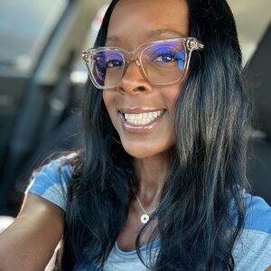 Meet your Posher, Yvette